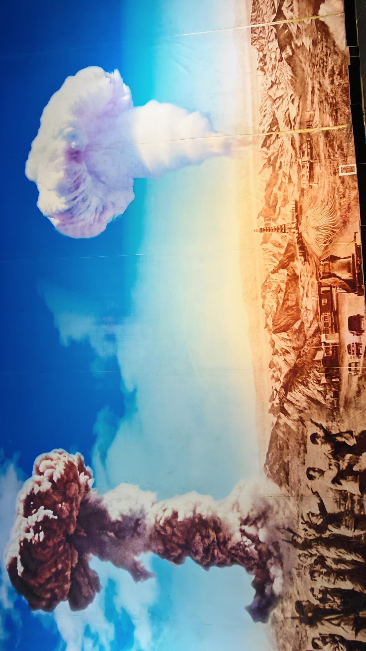 毛主席说：我们也要搞一点那个东西！各路科学技术人员，奔赴大西北，隐姓埋名，在荒