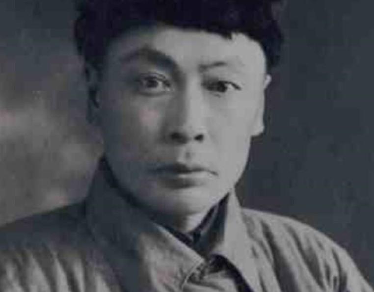 1937年，陈宏被捕，供出了陈毅，敌人设计诱骗陈毅下山，陈毅下山时，因口渴向少妇