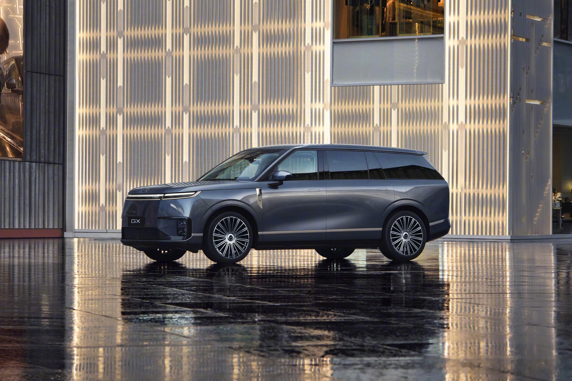 关于小鹏GX我再说一个事实。普通人的逻辑下，同级别的产品，轿车价格低于SUV