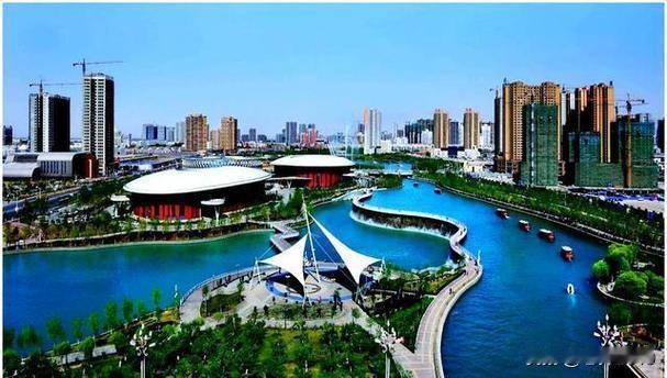 这些网友大都具有两个致命弱点：第一，根本没来过库尔勒，道听途说仅仅凭着小学课本