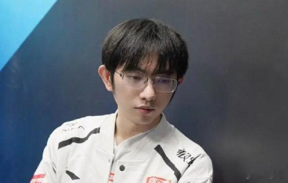flandre有个巨大的天赋：甭管肉、战士，知道什么时候该干什么。你可以说他对线