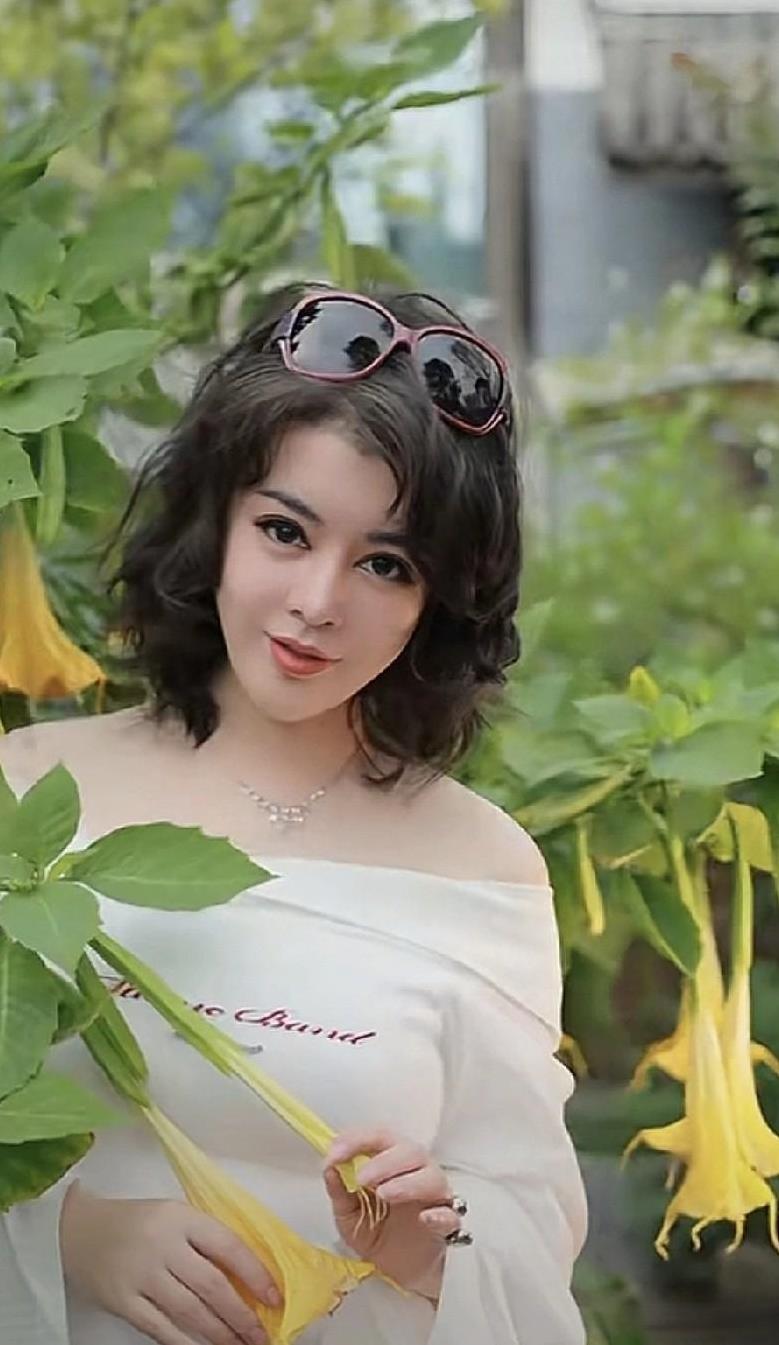 坐拥百亿家产的于文红，为什么天天做抖音？美业大佬于文红自称有百亿资产，却天天出