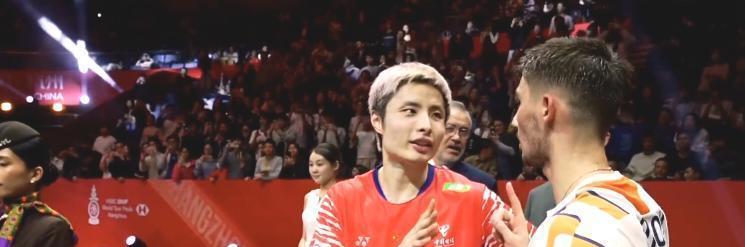 2024年奥运村里，会专门设一个展台，重现两个对手交换肌贴和奖牌的时刻。这不是