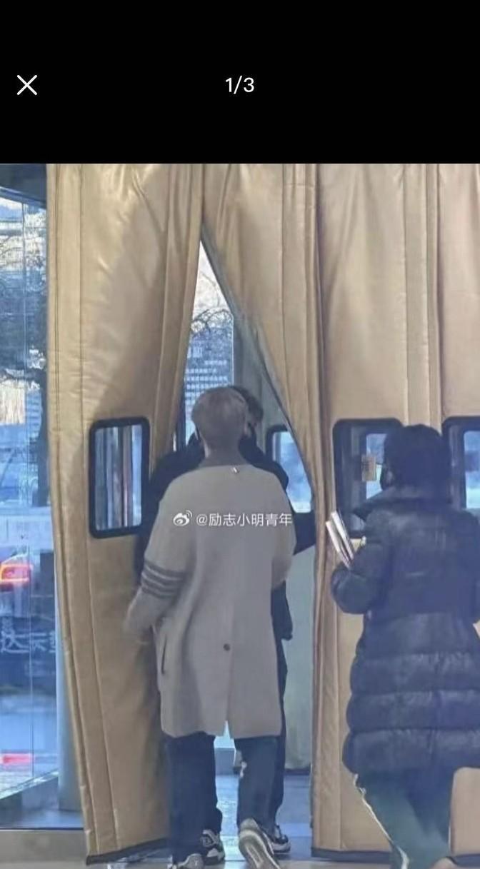 王楚钦和孙颖莎，一个忙着搬家，一个新房曝光，时间点巧得让人咋舌。装修风格相似、纪