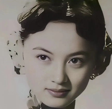1918年，唐继尧让妻妾以打麻将的名义，将手下庾恩旸的妻子钱秀芳骗到家里。还没打