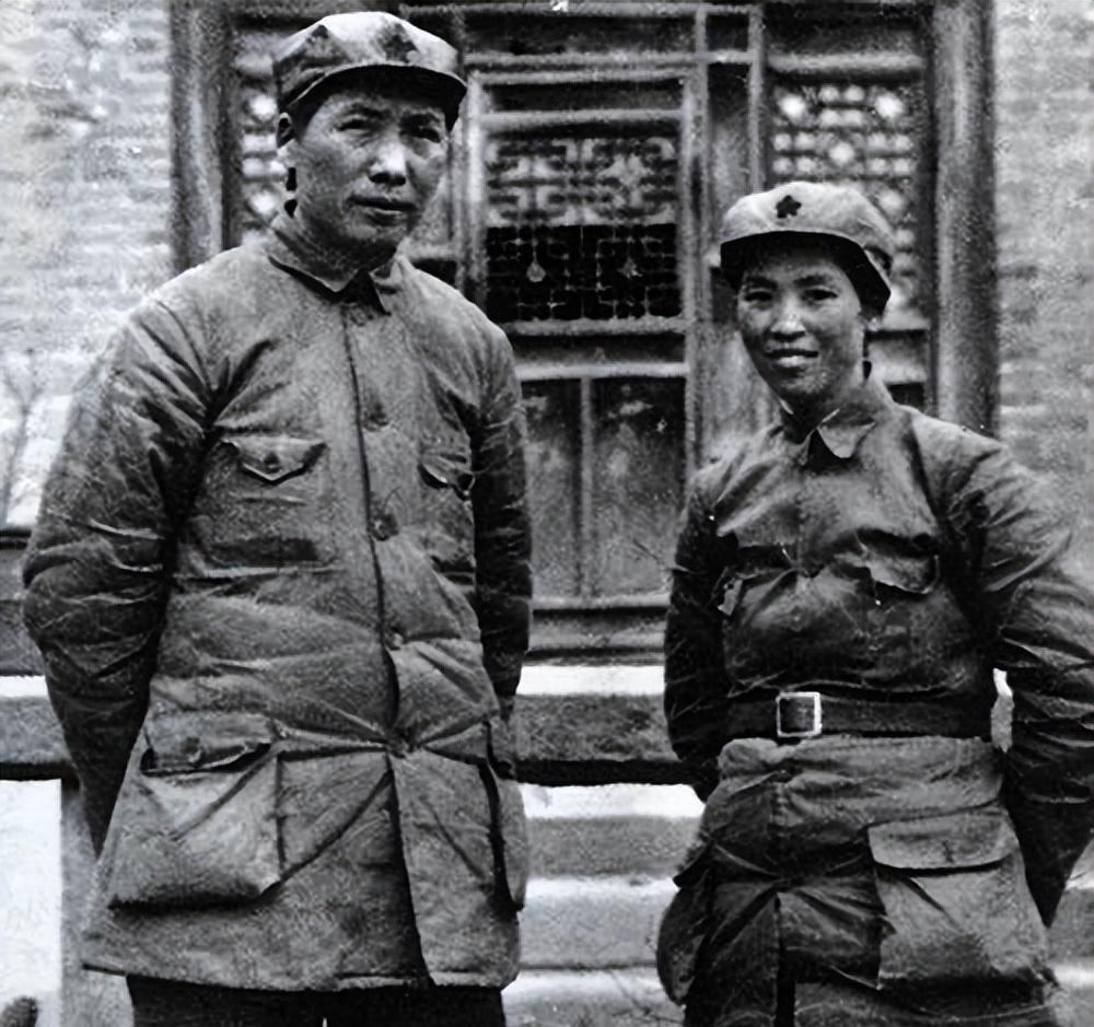 毛主席辞世后，贺子珍作为与他育有六子的妻子，为何未现身追悼会现场？1928年初