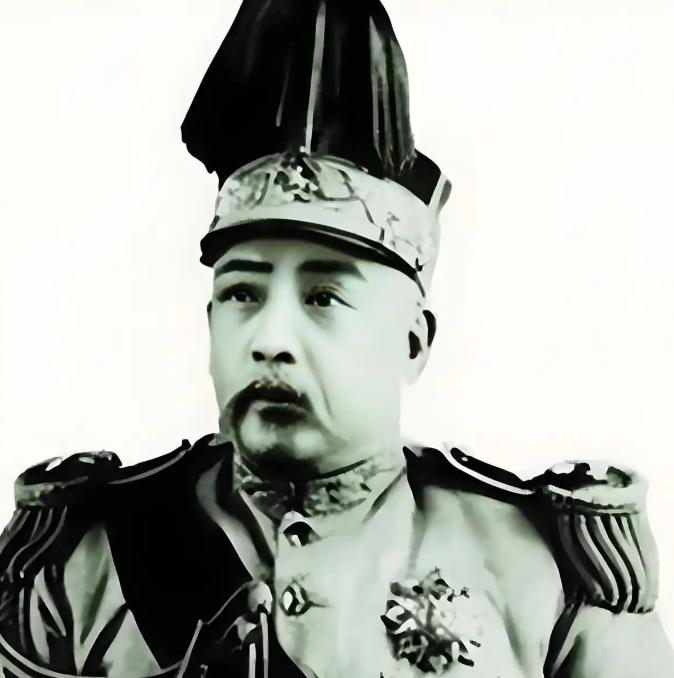 1912年，袁世凯派人给南京临时政府带去一句话：