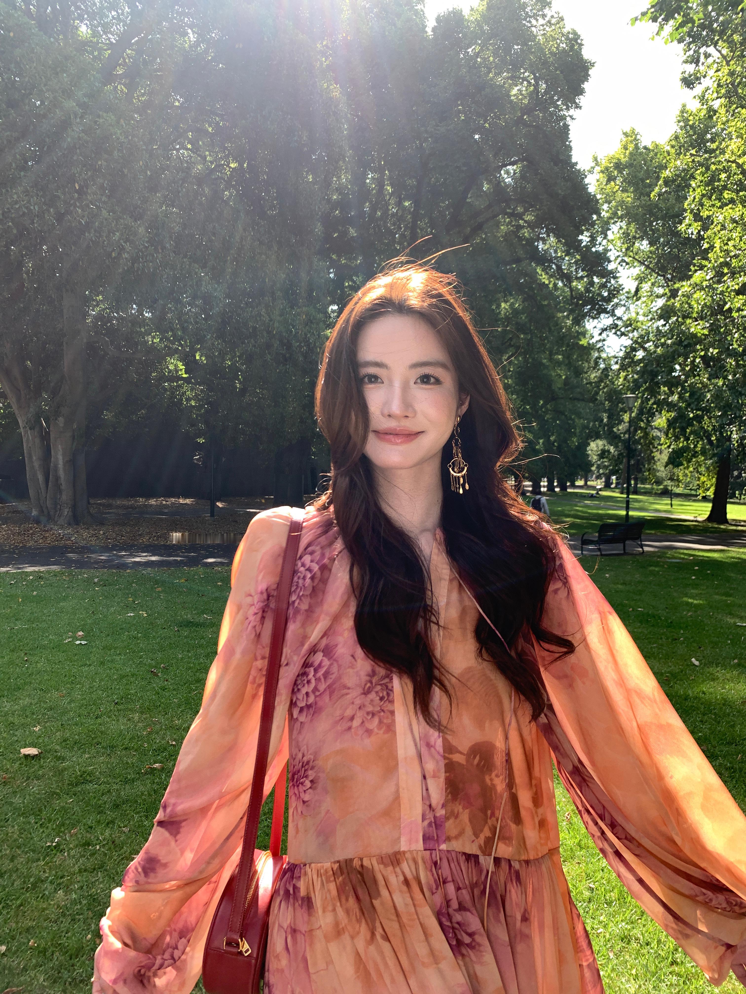 我也就拍了一万张是Celi*ne的秀款没人出姐必须安排