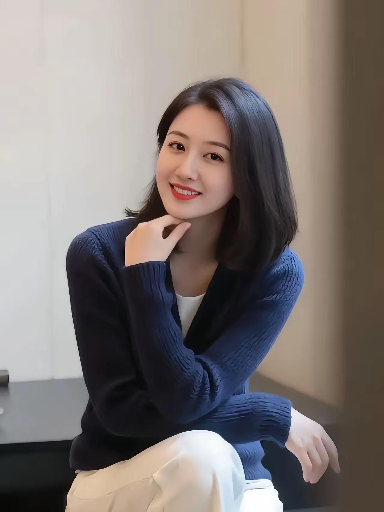 晚饭时遇上以前兄弟公司的一个同事，应该30多岁的样子，原来是兄弟公司的部门经理，