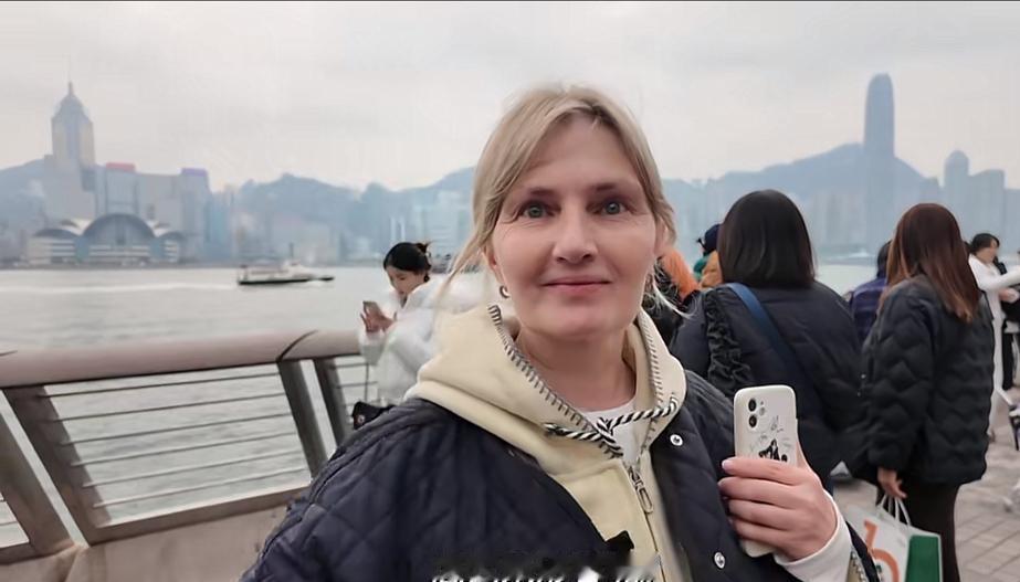 一个俄罗斯姑娘，扒开了多少中国式家庭的“遮羞布”？别再扯什么“孔孟规范”了，那