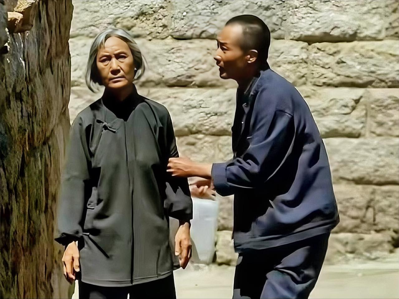张桂兰说，我14岁被江家骗婚，说是嫁给江德福，实际是嫁给他那残疾的二哥。新婚当夜