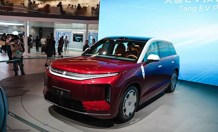 25万起直接卷疯同级，比亚迪大唐EV正式预售大唐在颜值这块完全拿捏到位，前脸气