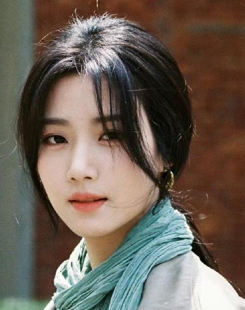 2026年1月25日，随着《轧戏》会员大结局解锁，主演卢昱晓发布千字长文告别剧中