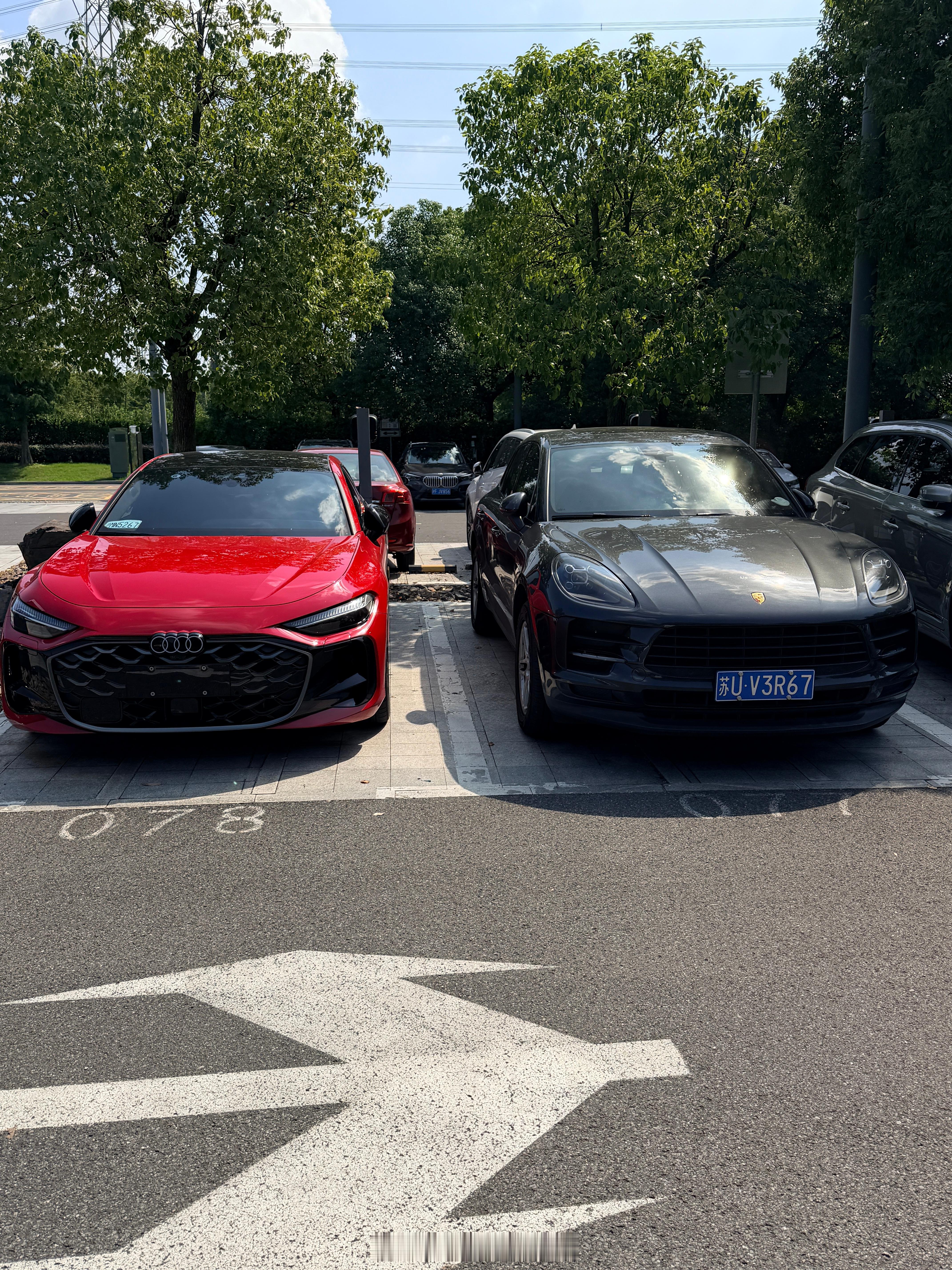 曾经不断考虑过右边这一台，从S到GTS到turbo都看过，不知道啥原因最终都没入