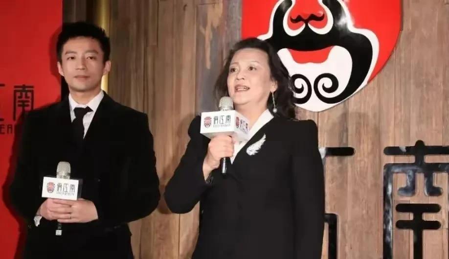 汪小菲本就君子遇人不淑！什么出轨不出轨的，一个血性男儿，天天独守空房，汪