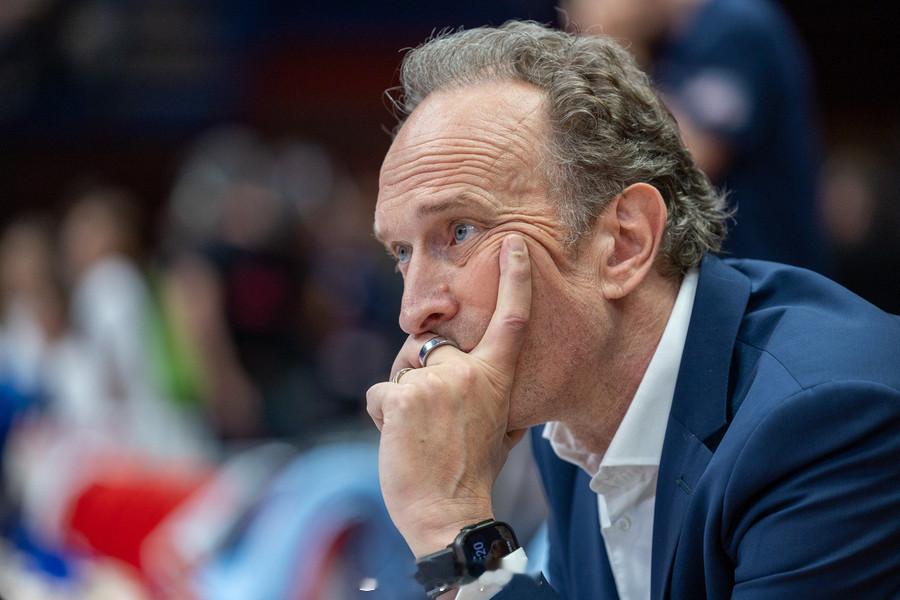 【意媒曝诺瓦拉女排主教练帅位不稳】国际排坛动态1月30日，据意大利媒体报道，意