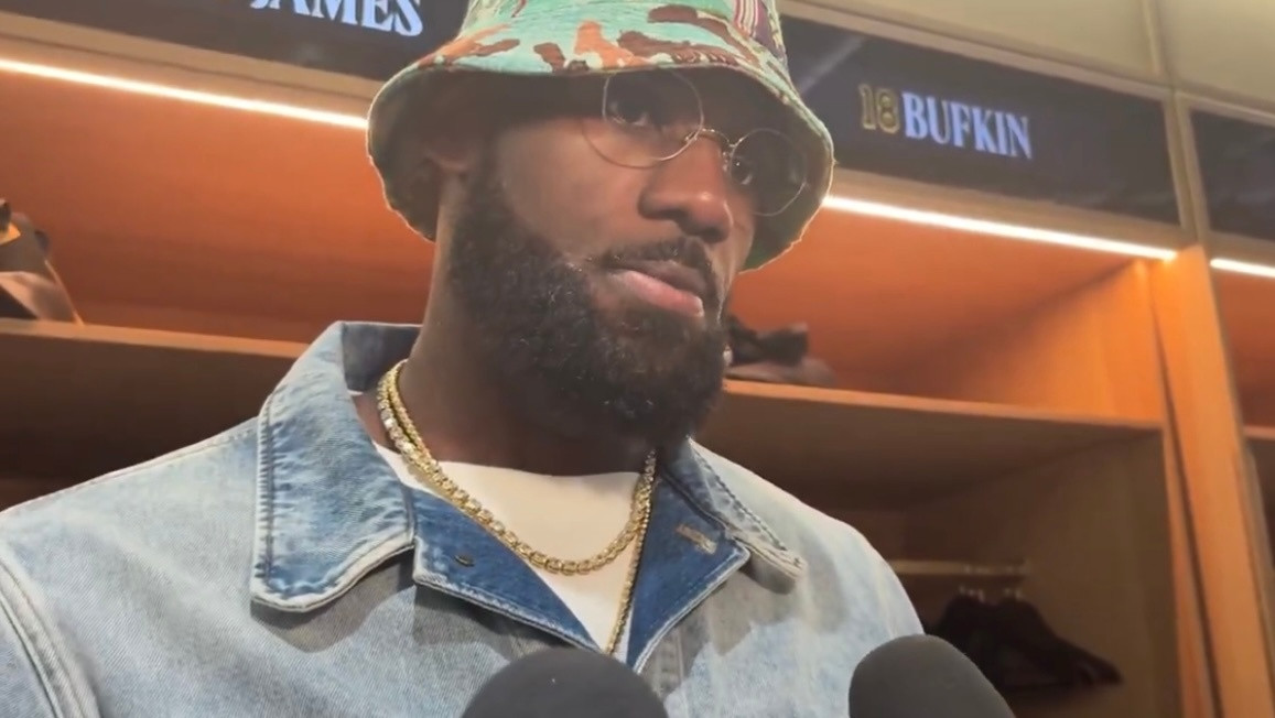 詹姆斯力挺杰伦·布朗获得MVP，并回应了此前关于布朗尼的争议。他表示，在杰伦·布