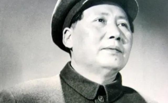 1965年6月,一次全国医疗工作会议上,一向好脾气的毛主席怒了。他拍着桌子生气