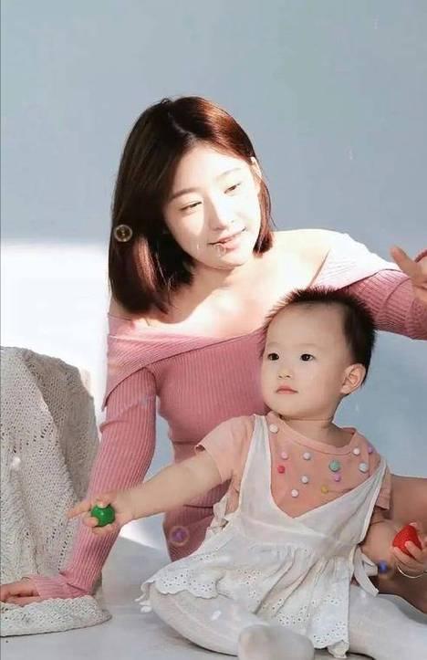 2026年4月，黄一鸣近况引发热议。她因与MCN公司合同纠纷败诉，需赔偿55.2