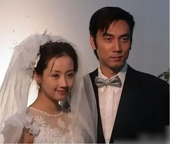 1994年，林依轮甩掉人老珠黄的发妻，转身娶了选美冠军西华，婚后他将600万积蓄