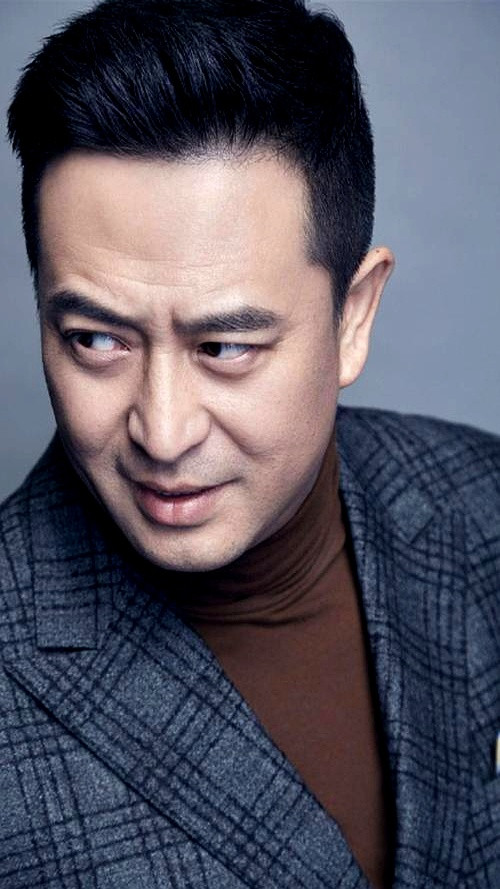 张艺谋监制大剧《主角》，想找王菲唱主题曲，跟张嘉译俩人直摇头，都说自己这张老脸请不动天后。全场正犯愁