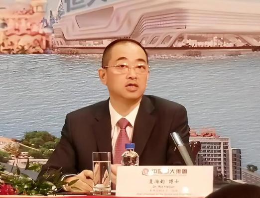 定居美国加州的恒大前CEO夏海钧，近期在香港法院抛出一则离谱诉求，他不满法院