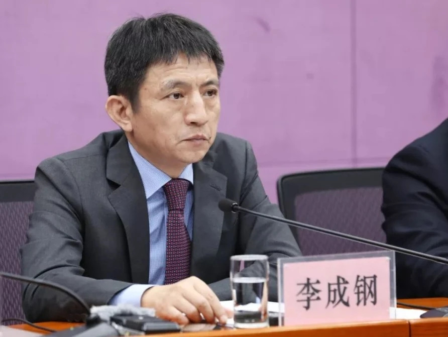 中美关税战正酣，商务部领导班子有新变化，中国突然临阵更换国际贸易谈判代表，从目前