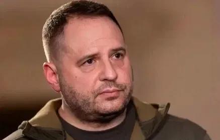 乌克兰总统办公室主任叶尔马克此时辞职，可能不仅仅是反腐败调查的原因，更深层次的可