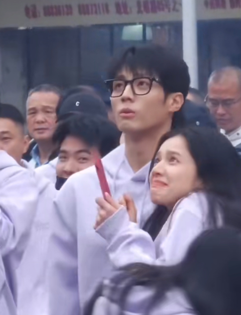 张婧仪陈靖可《致我那菜市场的白月光》开机路透，被无人机吓到了，好可爱！​​​