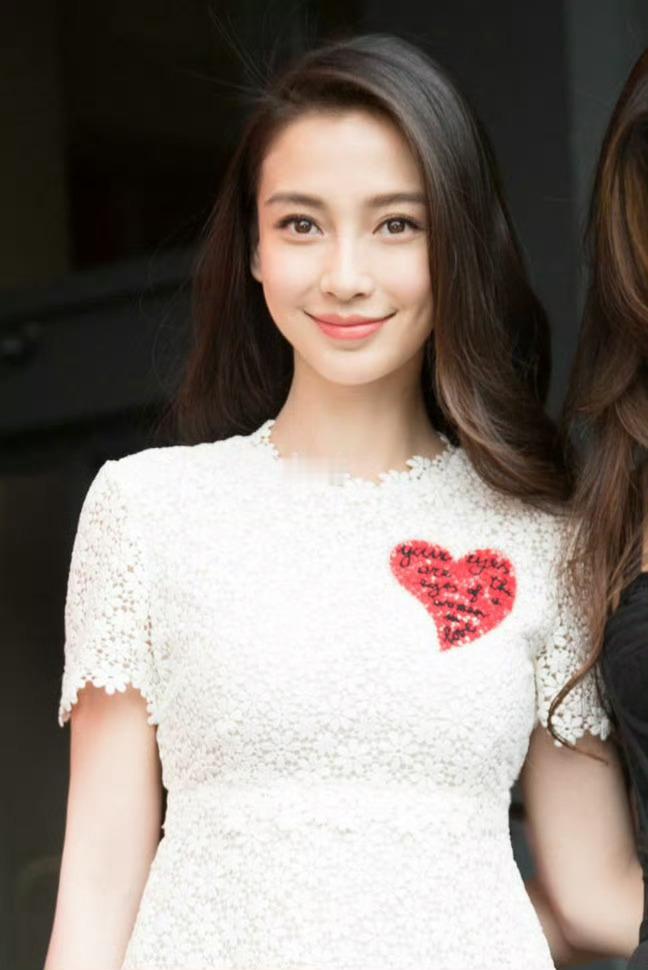 angelababy杨颖早上好呀宝贝们!暑假大家都在家做什么呀～来和奶颖