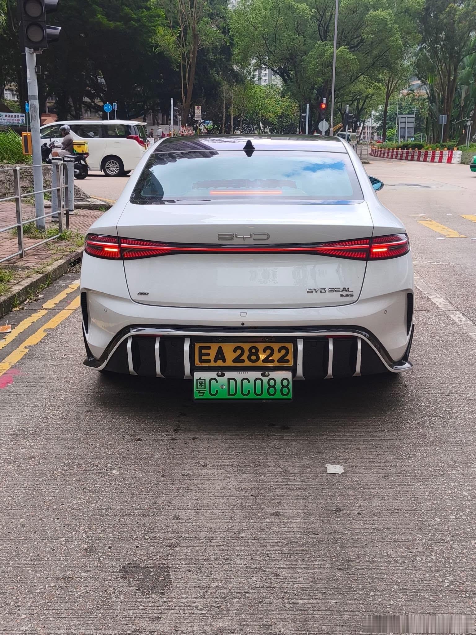 小编孤陋寡闻，点解会咁嘅？港牌配粵C牌？🤔