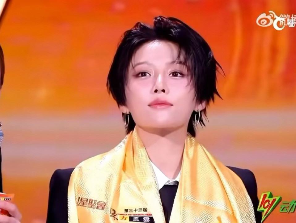 “每次看到蓝色都像回家一样，期待我们8月1号仙那度见”卧槽救命。我姐咋这么漂亮啊
