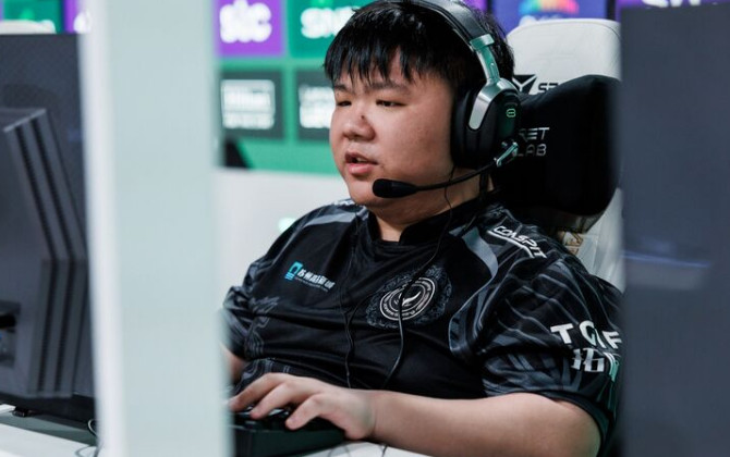 XinQ直播爆料因为行星神要做手术，所有自己会去VG帮忙替补打两个比赛，一个是四