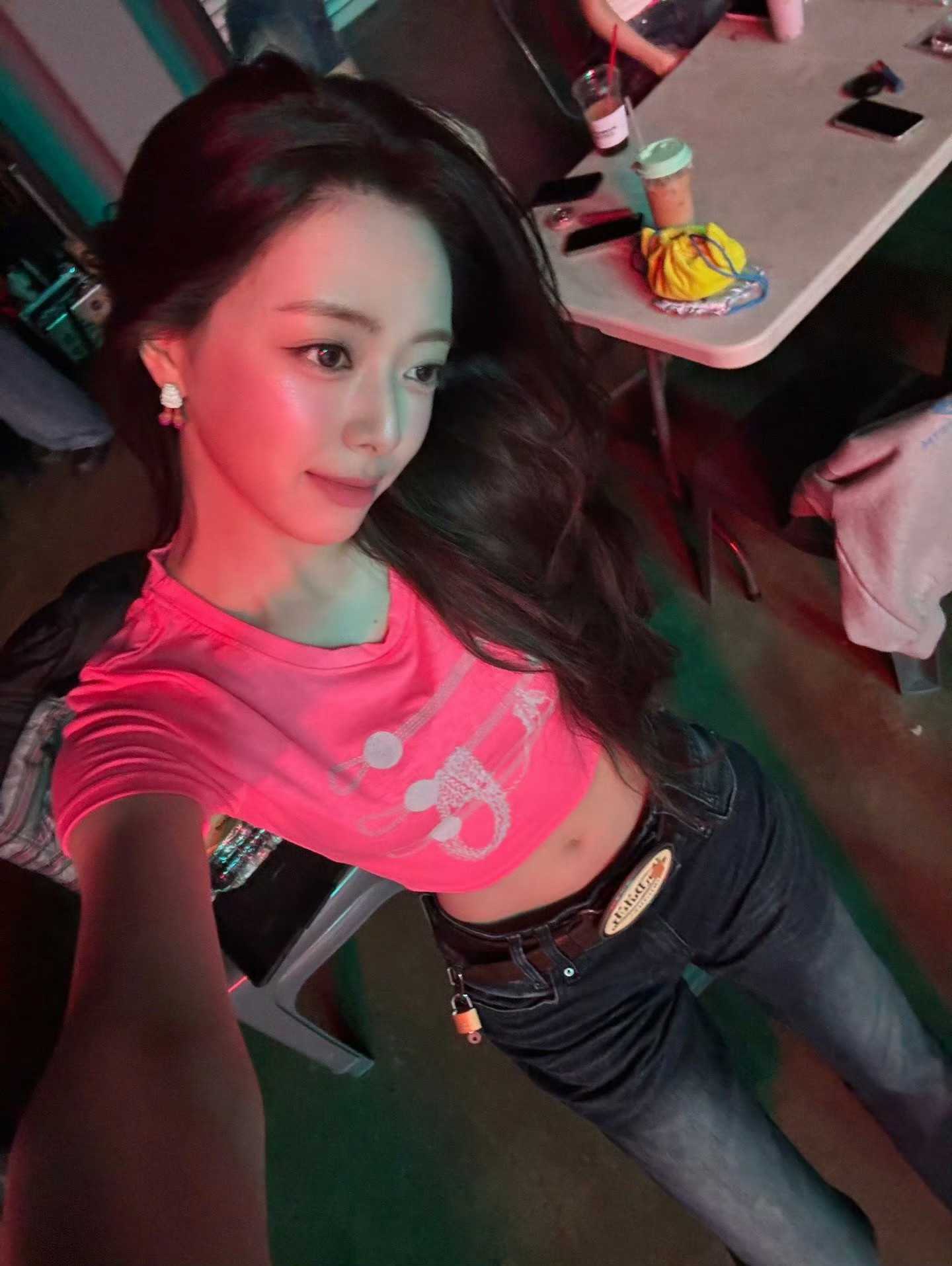 嗑颜bot申有娜高饱和度和低腰裤🩷