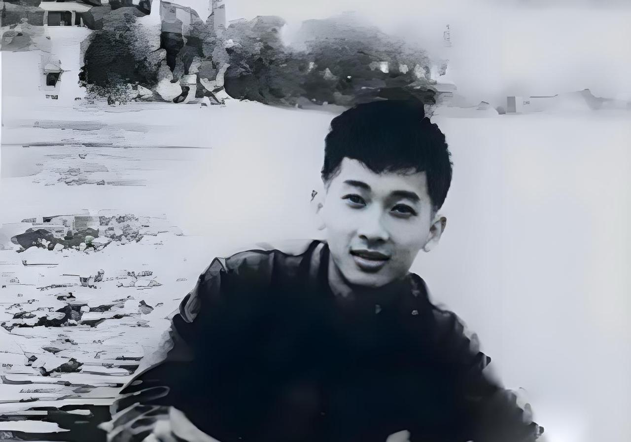 #老照片#这帅哥是谁？能看出来吗，他是谁呢？