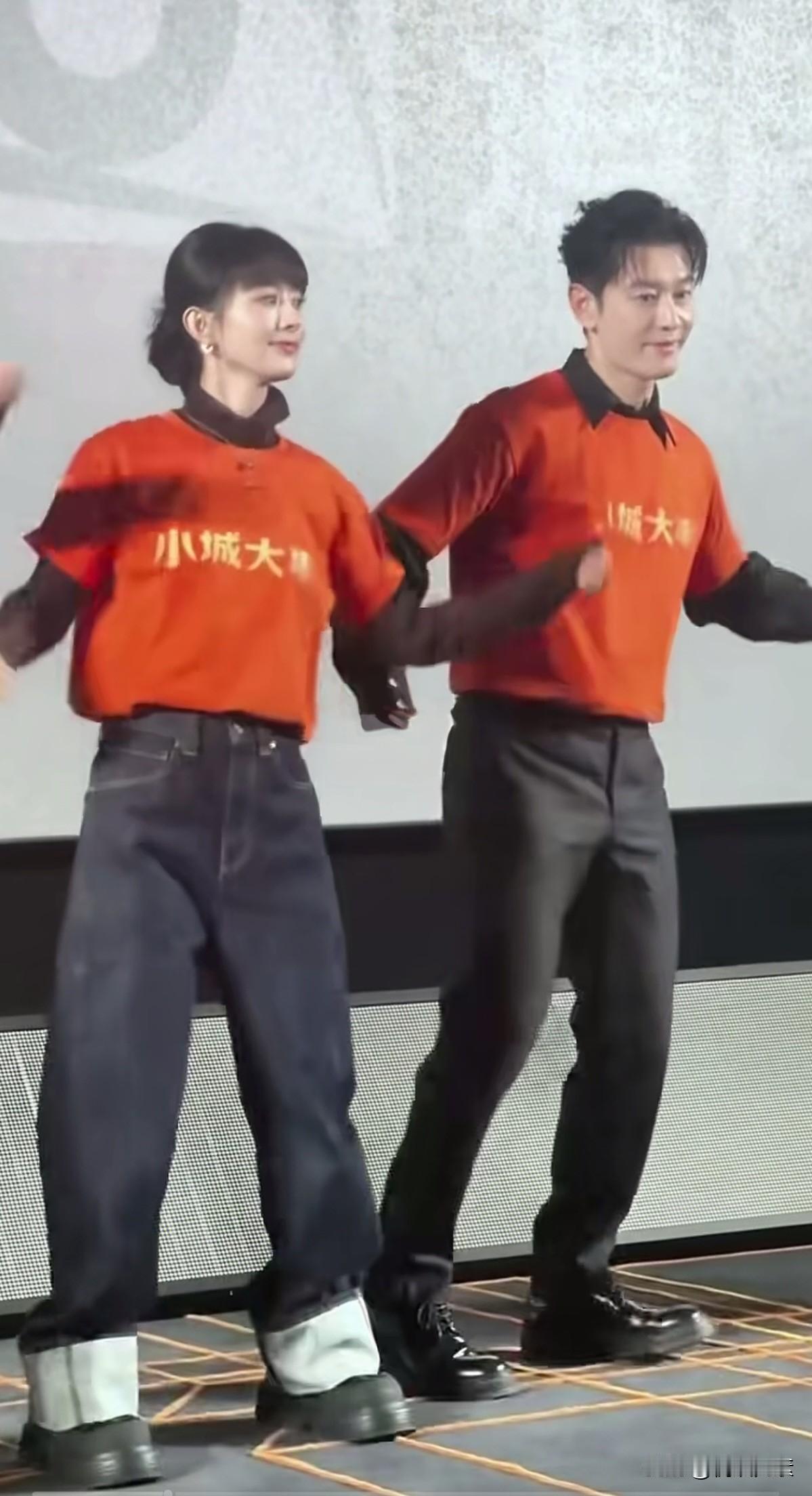 一个未嫁，一个未娶。黄晓明，赵丽颖亲密互动，他们好相配的一对啊。黄晓明赵