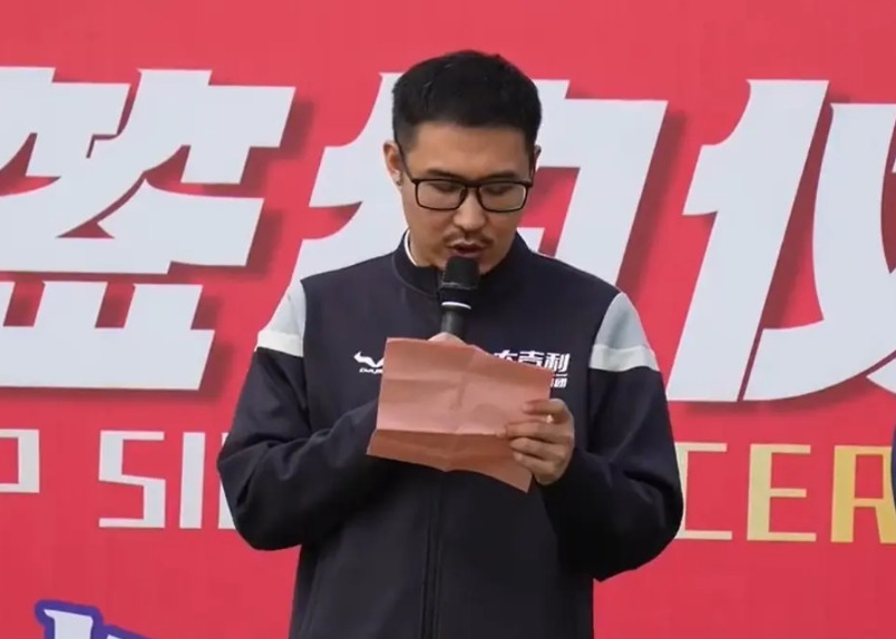 北京国安退役球员王栋接受采访时说的两句话发人深省：1，被欠薪时付不起孩子的住院费