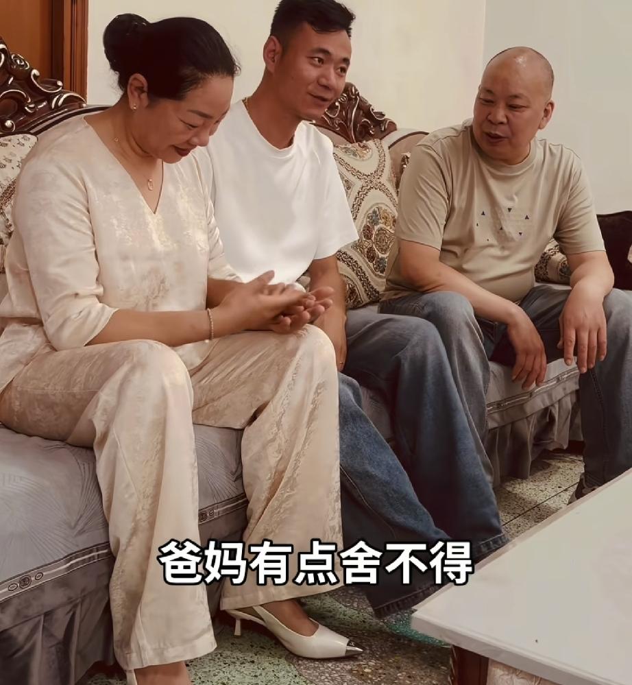 厉怀远要回安徽了厉爸交代他3件事厉妈眼眶湿润了厉爸今天更新动态，厉怀远要回