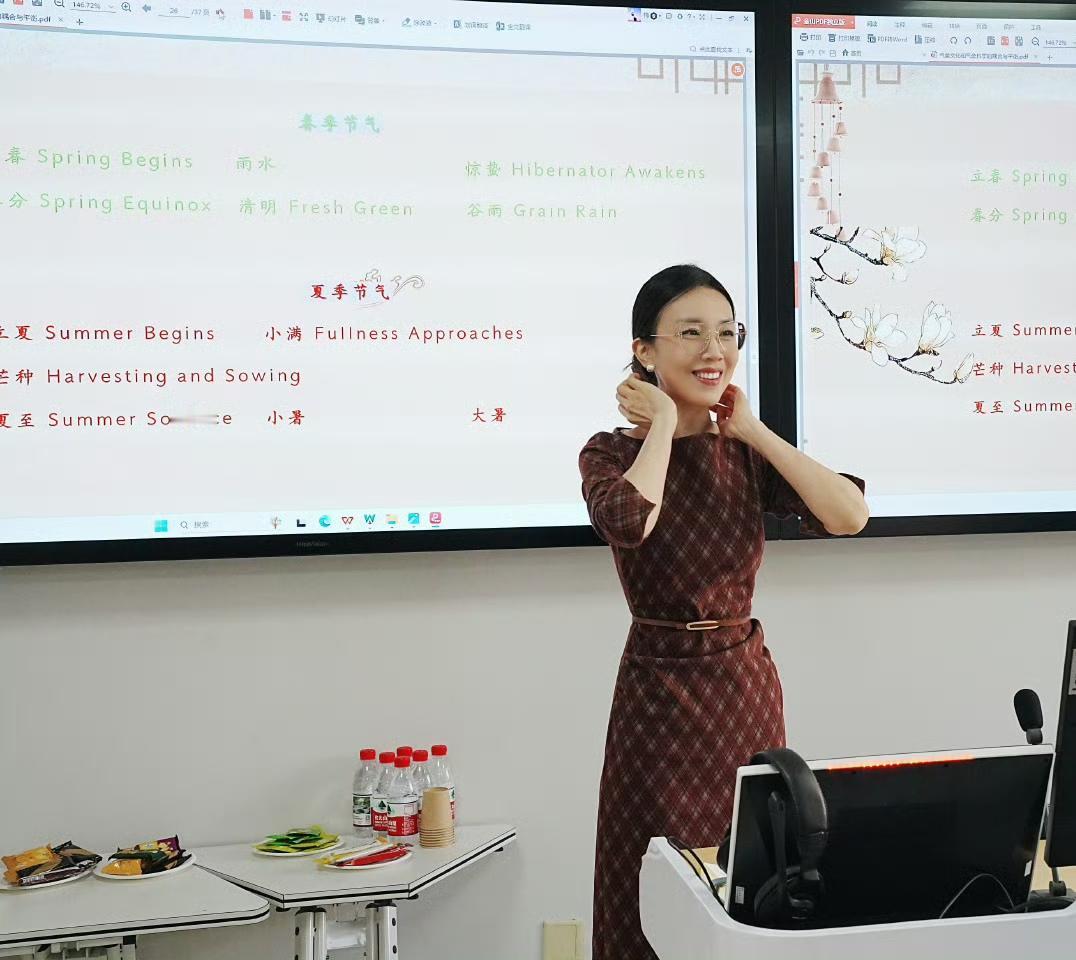 中国天气节目主持人孙凡迪课堂讲座，气质温婉迷人！