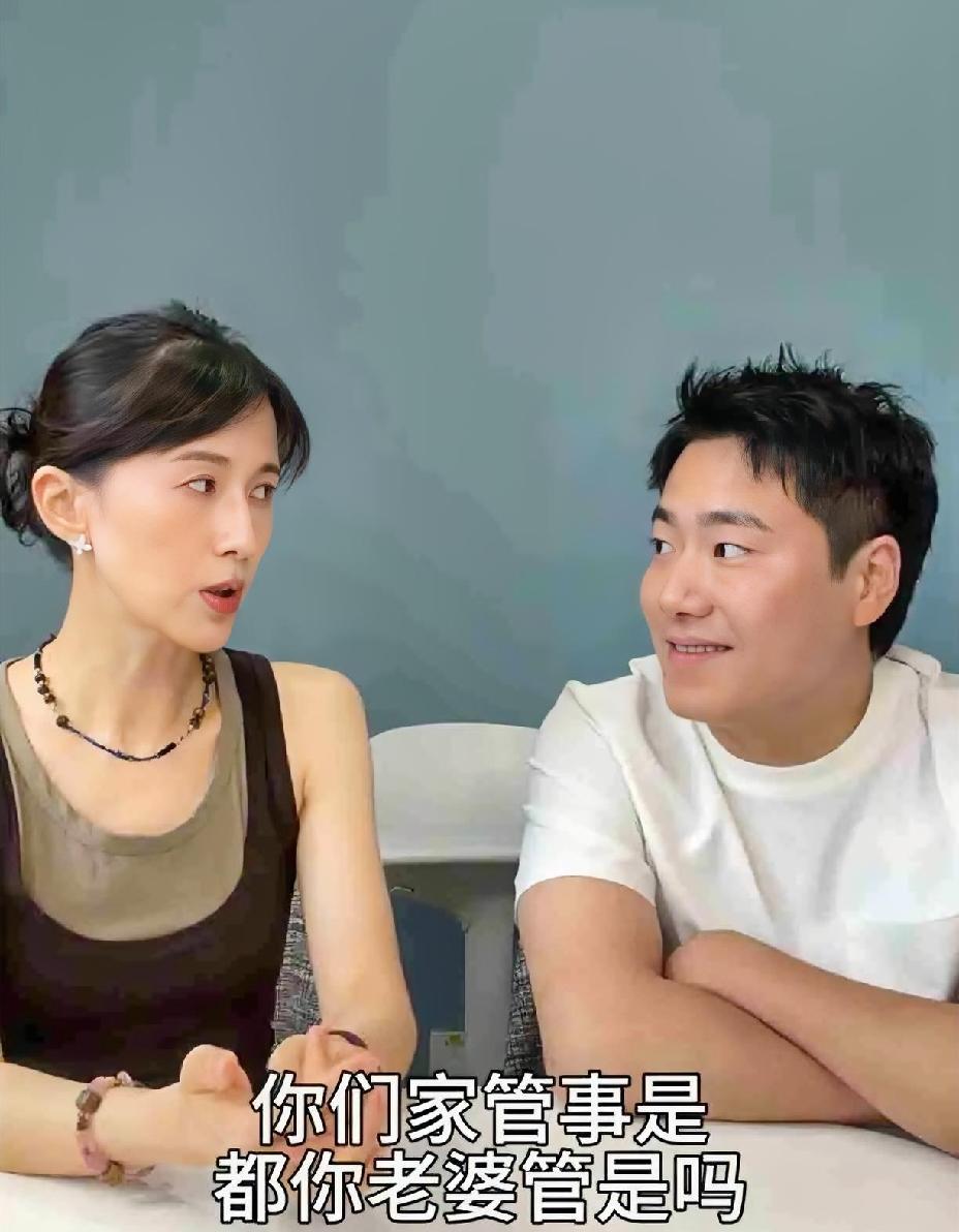 甜甜你可快点“闭嘴”吧，美丽姐正“提着大刀”往你那里赶。家里的那点事都被你秃