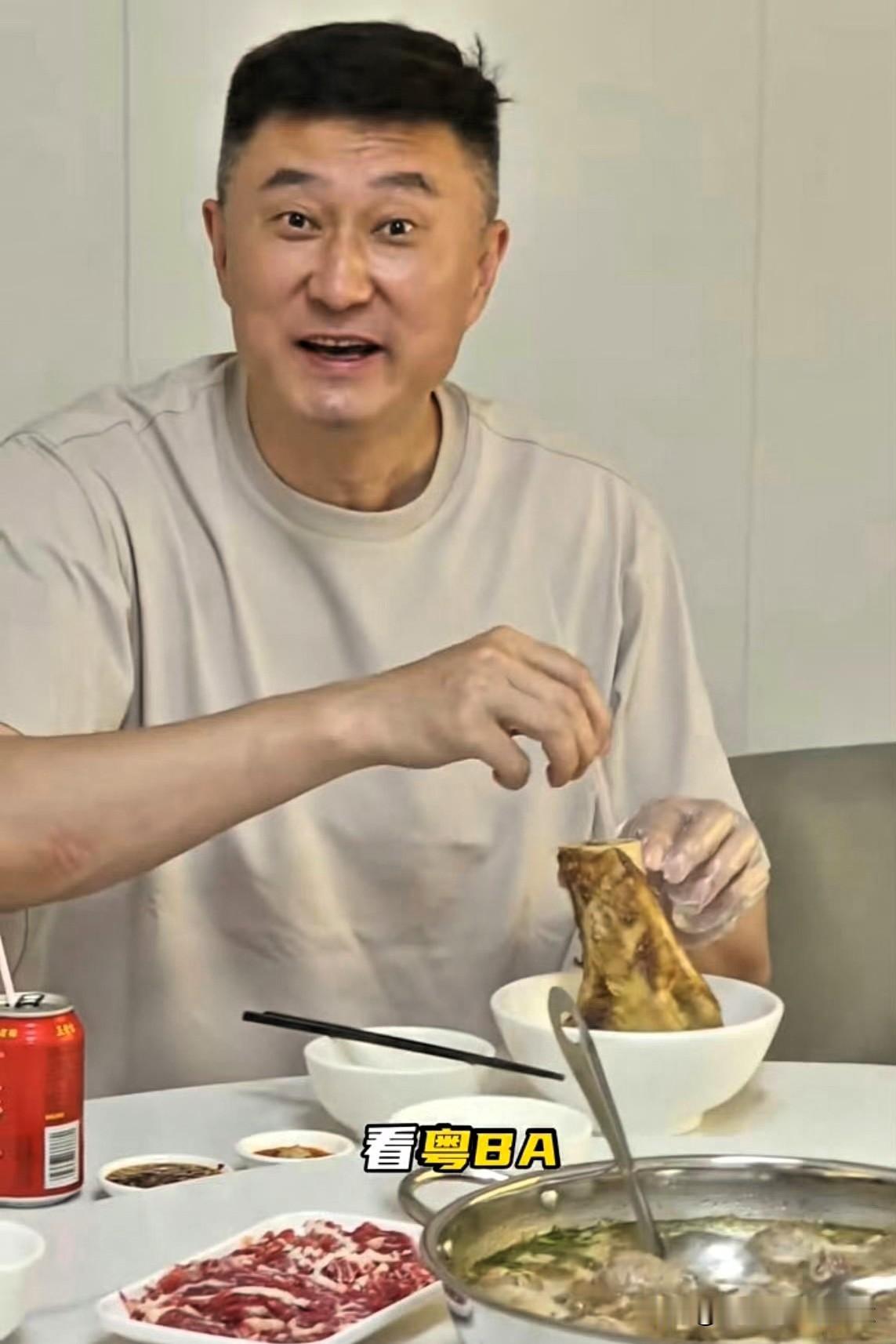 cba三个新消息，男篮出征长沙，杜锋汕尾打卡，王少杰开始新生活第一件：中国男篮