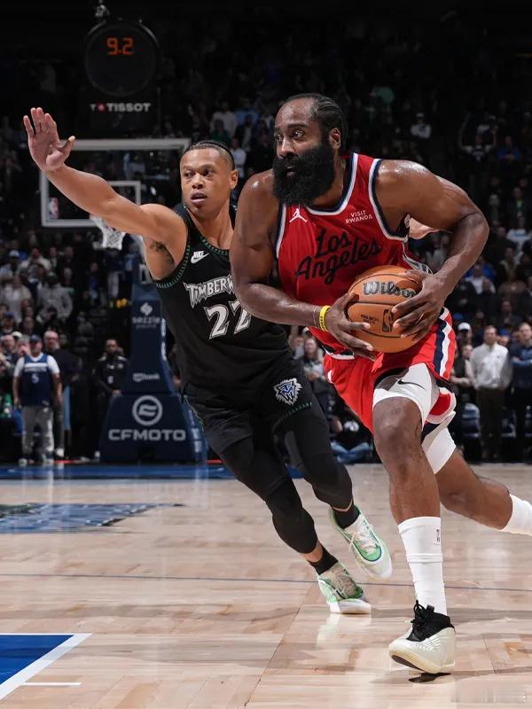 总得分历史前十！哈登：难以置信我竟然有机会进入这个榜单昨日，洛杉矶快船106-