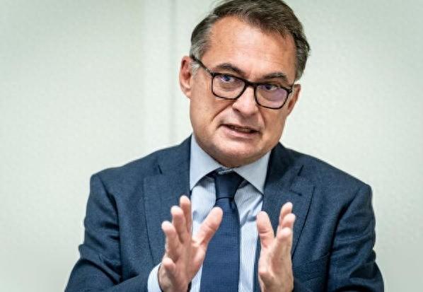 我没听错吧？德国央行行长说要报复谁？报复中国？这话说得有点冲了。动不