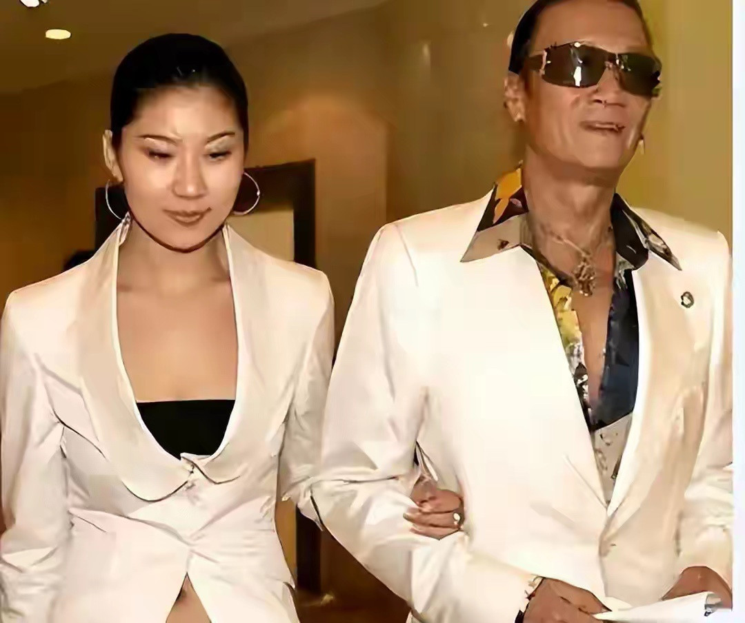 不查不知道，一查吓一跳，谢贤小49岁的前女友CoCo，私下能有多壕​​​