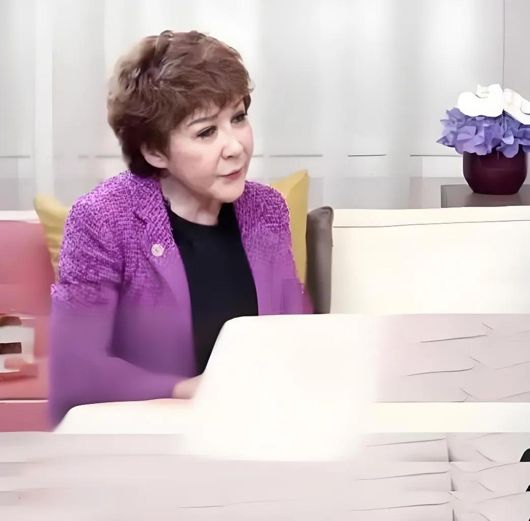 2025年7月，78岁丁珮在TVB节目《真相猜情寻》首度回应李小龙之死。她透露1