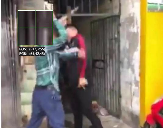 重庆渝北，两名12岁女孩穿着睡裙下楼，结果被醉酒男拦住要求去KTV陪酒，还说只要