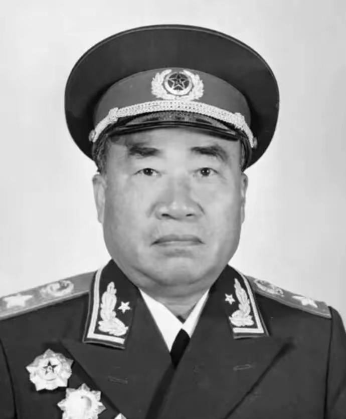 49年朱德拜访陈明仁，进门前朱德敬军礼高喊：报告，我是朱德。那声“报告”砸进