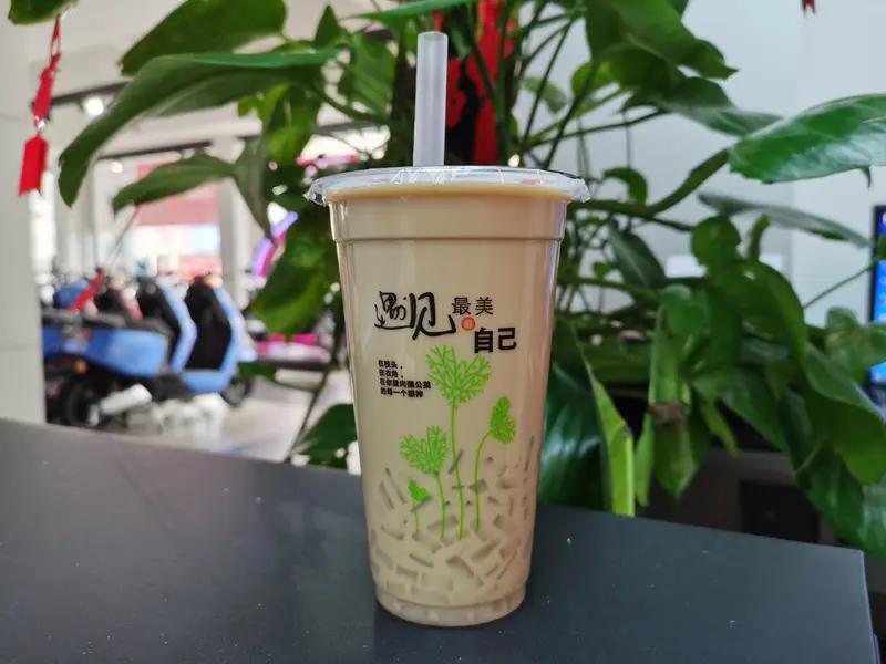 知名奶茶列三不买被吐槽教育顾客25元奶茶还挑客？道歉甩锅离职员工，网友怒了！