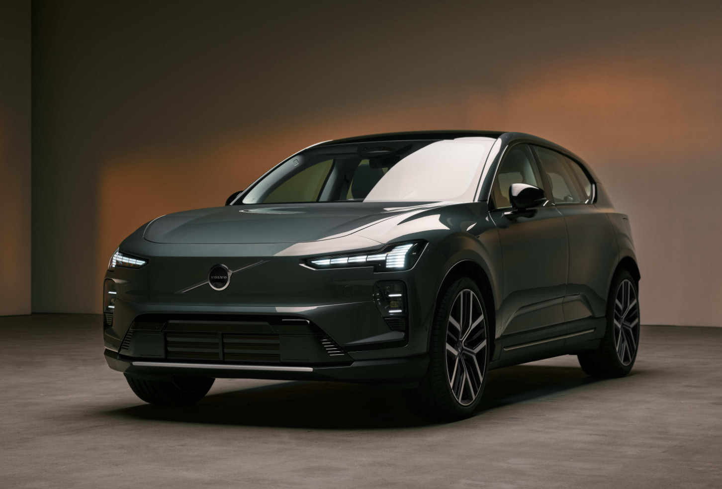 车若初见沃尔沃EX60发布，基于SPA3纯电平台打造，三种动力形式，P12双电