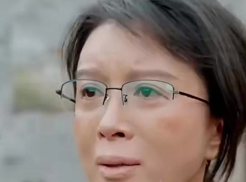 果然没猜错，事出反常必有妖！前段时间金巧巧公开解释说她从来没有看不起农村人，